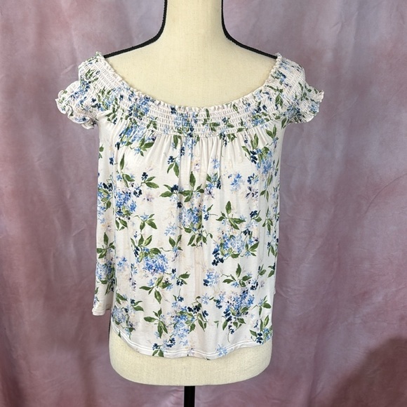 American Eagle Soft and Sexy Off the Shoulder Smocked Tee Shirt.  Sz XS - Picture 2 of 10
